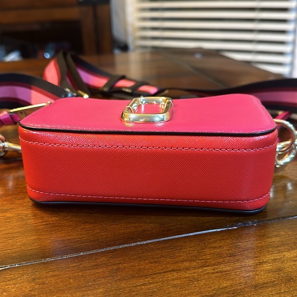 Fun pink, red & black Marc Jacobs with matching striped adjustable guitar strap - Picture 12 of 14